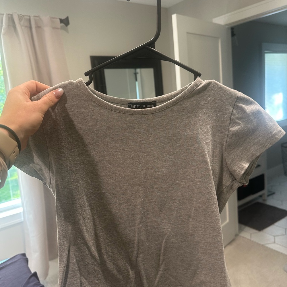 PrettyLittleThing Gray Short Sleeve Tee